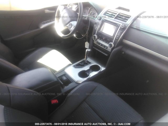 4T1BF1FK6EU386618 - 2014 TOYOTA CAMRY L/SE/LE/XLE 灰色 照片 5