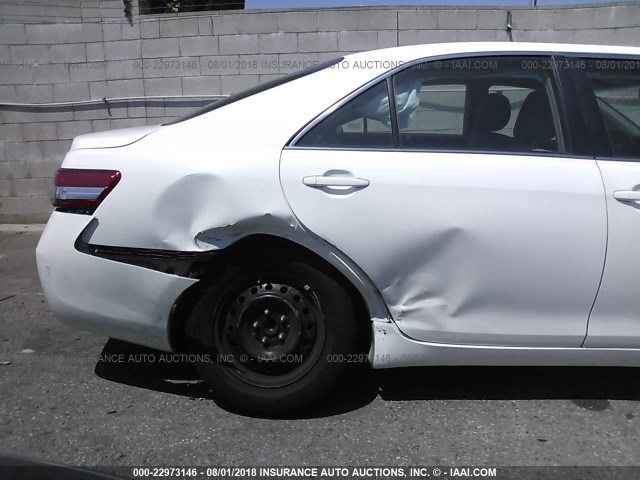 4T4BF3EKXBR195380 - 2011 TOYOTA CAMRY SE/LE/XLE თეთრი ფოტო 6