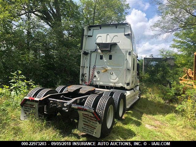 1FUJGLDR2CLBR7651 - 2012 FREIGHTLINER CASCADIA 125  WHITE photo 4