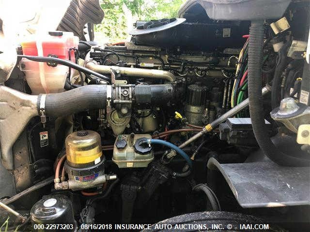 1FUJGLDR2CLBR7651 - 2012 FREIGHTLINER CASCADIA 125  WHITE photo 5