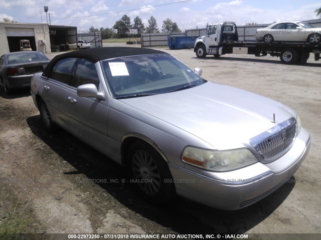 1LNHM81W33Y605222 - 2003 LINCOLN TOWN CAR EXECUTIVE SILVER photo 1