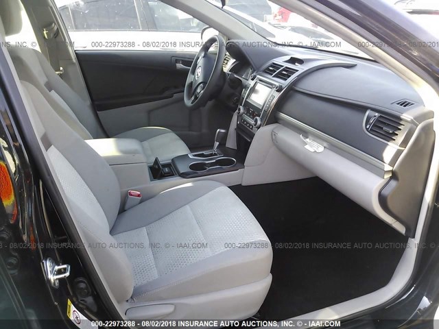4T4BF1FK2CR181252 - 2012 TOYOTA CAMRY SE/LE/XLE შავი ფოტო 5