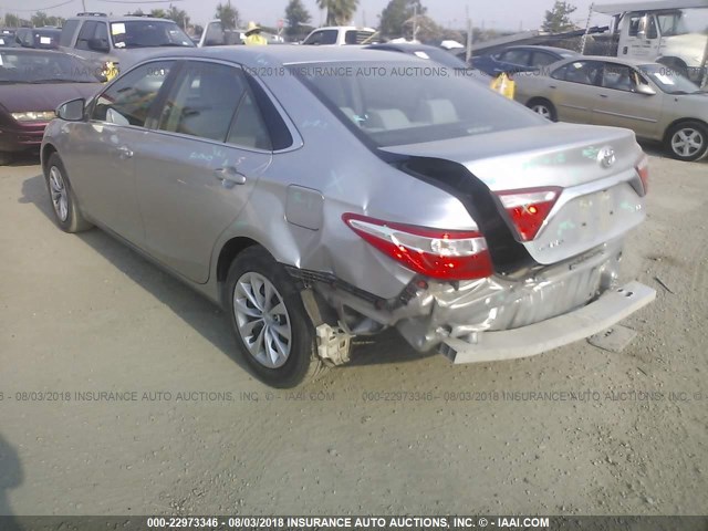 4T4BF1FK7FR487111 - 2015 TOYOTA CAMRY LE/XLE/SE/XSE SILVER photo 3