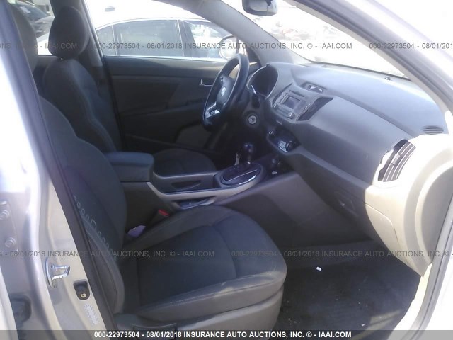 KNDPCCA2XB7068727 - 2011 KIA SPORTAGE EX/SX SILVER photo 5