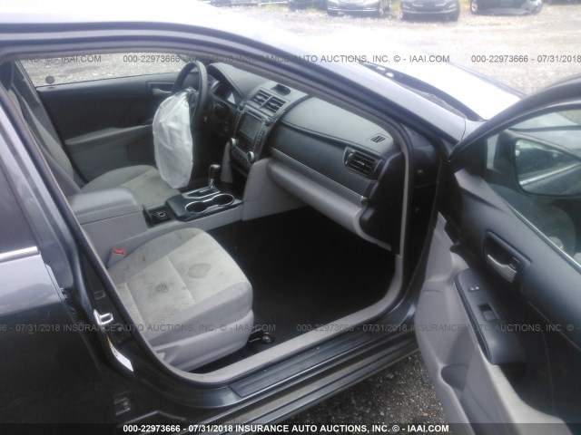 4T1BF1FK4DU219544 - 2013 TOYOTA CAMRY L/SE/LE/XLE Boz foto 5