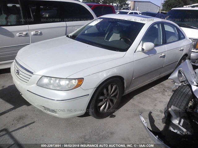 KMHFC46F66A126155 - 2006 HYUNDAI AZERA SE/LIMITED WHITE photo 2