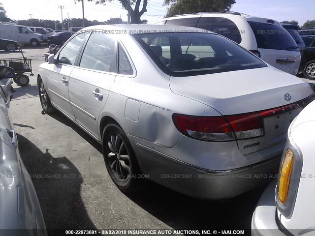 KMHFC46F66A126155 - 2006 HYUNDAI AZERA SE/LIMITED WHITE photo 3