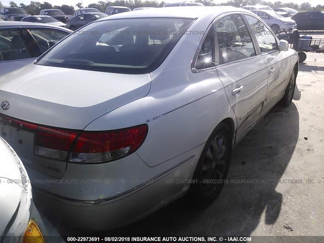 KMHFC46F66A126155 - 2006 HYUNDAI AZERA SE/LIMITED WHITE photo 4