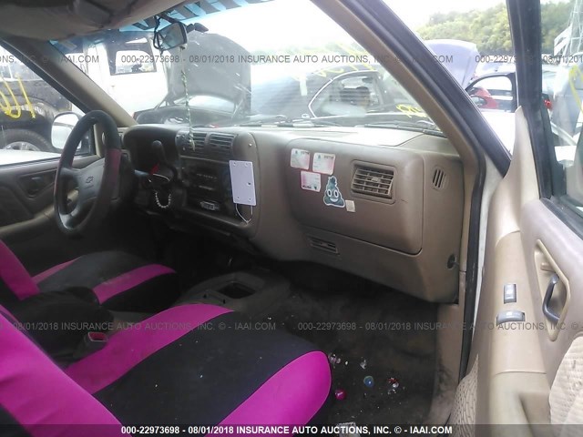 1GNCT18WXTK107608 - 1996 CHEVROLET BLAZER 白色 照片 5