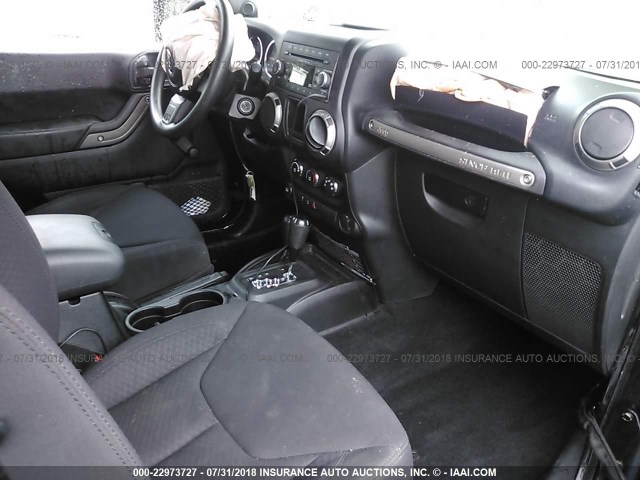 1C4AJWAG4DL558695 - 2013 JEEP WRANGLER SPORT 黑色 照片 5
