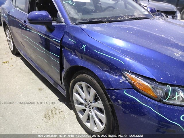 4T1B11HK9JU503257 - 2018 TOYOTA CAMRY L/LE/XLE/SE/XSE BLUE photo 6