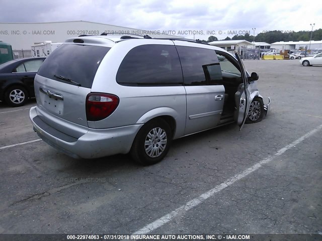 2C8GP44R05R152169 - 2005 CHRYSLER TOWN & COUNTRY LX SILVER photo 4