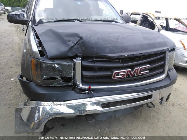 2GTEK13C681329569 - 2008 GMC SIERRA K1500 GRAY photo 6