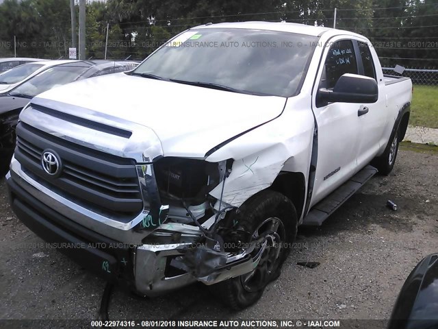 5TFRM5F15EX078782 - 2014 TOYOTA TUNDRA DOUBLE CAB SR/SR5 WHITE photo 2