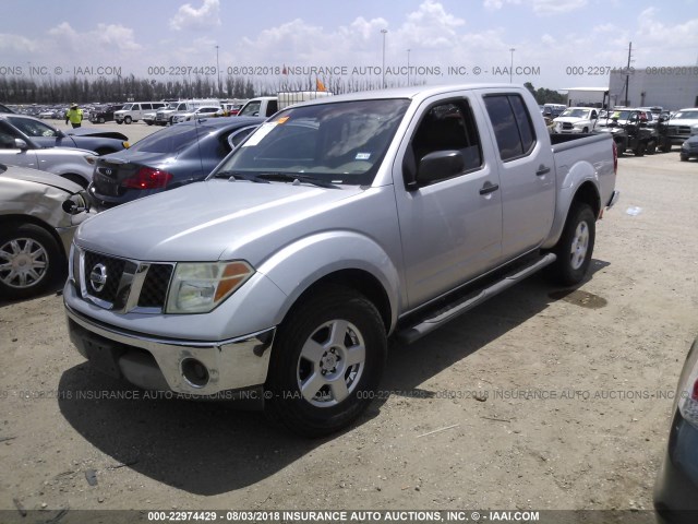 1N6AD07U36C443409 - 2006 NISSAN FRONTIER CREW CAB LE/SE/OFF ROAD SILVER photo 2