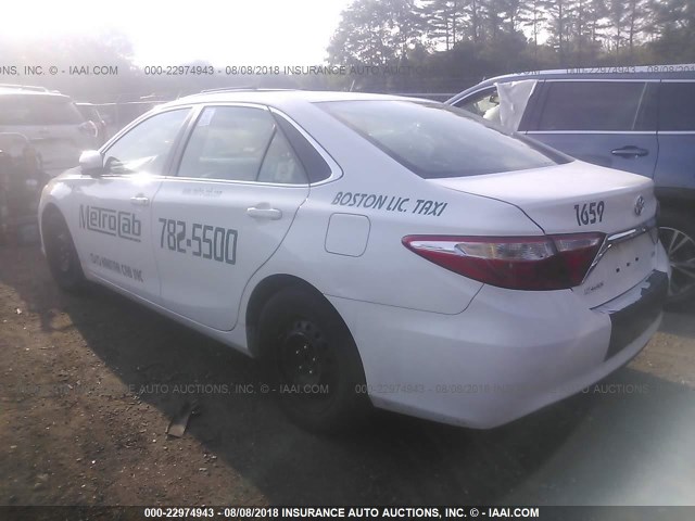 4T4BF1FK7FR456067 - 2015 TOYOTA CAMRY LE/XLE/SE/XSE WHITE photo 3