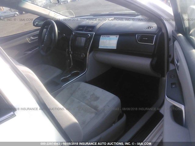 4T4BF1FK7FR456067 - 2015 TOYOTA CAMRY LE/XLE/SE/XSE WHITE photo 5