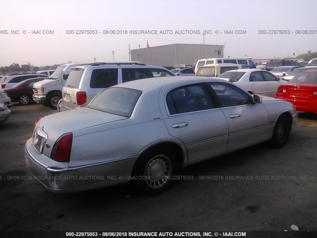 1LNHM81W5YY936844 - 2000 LINCOLN TOWN CAR EXECUTIVE SILVER photo 4