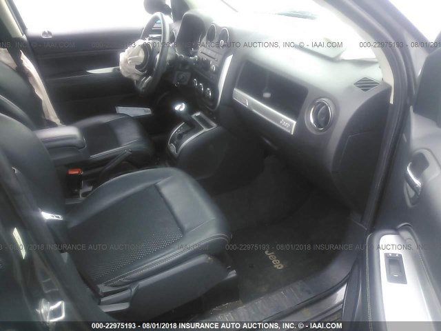 1C4NJCEA8HD147726 - 2017 JEEP COMPASS LATITUDE 灰色 照片 5