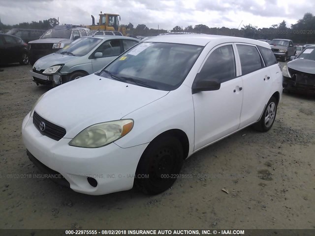 2T1KR32E15C438936 - 2005 TOYOTA COROLLA MATRIX XR WHITE photo 2
