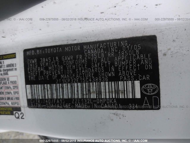 2T1KR32E15C438936 - 2005 TOYOTA COROLLA MATRIX XR WHITE photo 9