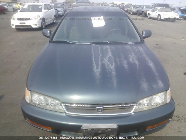 1HGCD5634VA226187 - 1997 HONDA ACCORD LX/EX GREEN photo 6