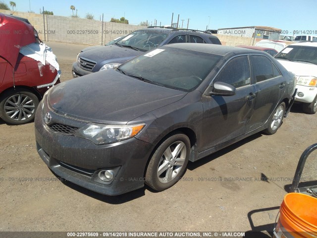 4T1BF1FK3EU464966 - 2014 TOYOTA CAMRY L/SE/LE/XLE GRAY photo 2