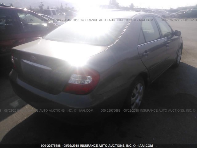 4T1BE32K22U579929 - 2002 TOYOTA CAMRY LE/XLE/SE 银色 照片 4