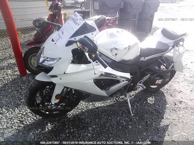 JS1GR7LA292100940 - 2009 SUZUKI GSX-R750 WHITE photo 2