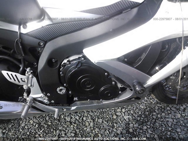 JS1GR7LA292100940 - 2009 SUZUKI GSX-R750 WHITE photo 8