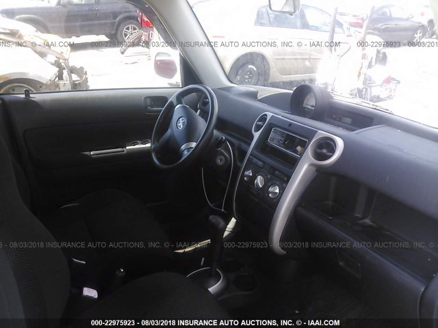 JTLKT324750177139 - 2005 TOYOTA SCION XB Weiß Foto 5