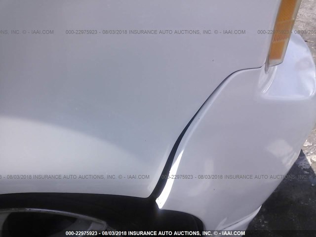 JTLKT324750177139 - 2005 TOYOTA SCION XB Weiß Foto 6