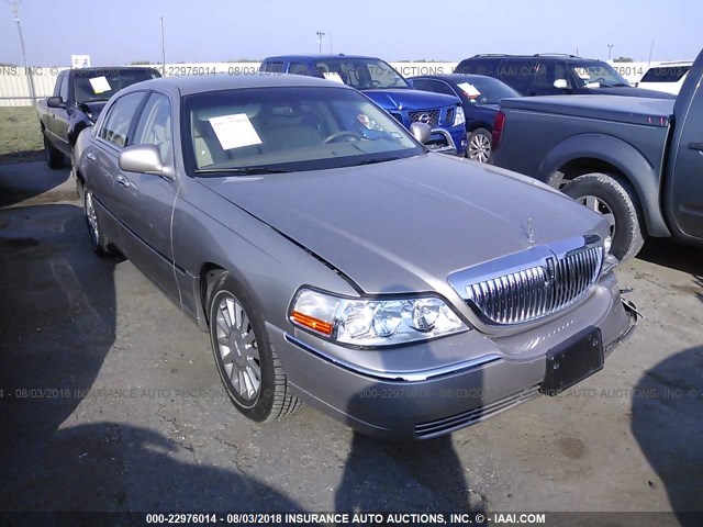 1LNHM81W13Y697818 - 2003 LINCOLN TOWN CAR EXECUTIVE TAN photo 1