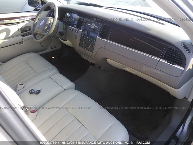 1LNHM81W13Y697818 - 2003 LINCOLN TOWN CAR EXECUTIVE TAN photo 5