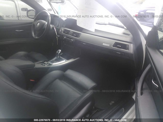 WBAKG1C58CE839996 - 2012 BMW 335 I SULEV WHITE photo 5