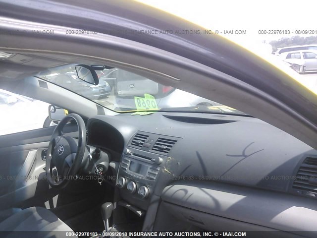 4T1BF3EK9AU070900 - 2010 TOYOTA CAMRY SE/LE/XLE YELLOW photo 5