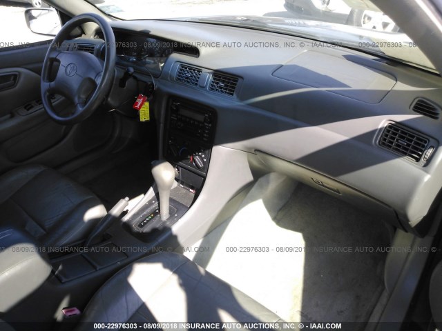 4T1BG22K3YU629556 - 2000 TOYOTA CAMRY CE/LE/XLE GOLD photo 5