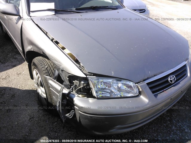 4T1BG22K3YU629556 - 2000 TOYOTA CAMRY CE/LE/XLE GOLD photo 6