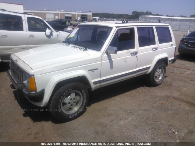 1JCMT7840HT149932 - 1987 JEEP CHEROKEE LAREDO WHITE photo 2