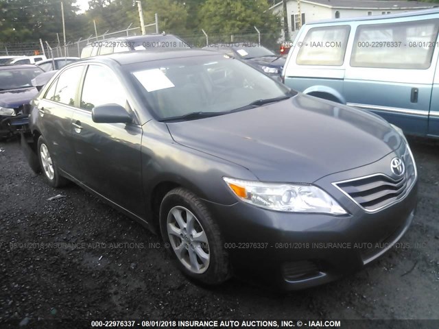 4T1BF3EK3BU220467 - 2011 TOYOTA CAMRY SE/LE/XLE ნაცრისფერი ფოტო 1