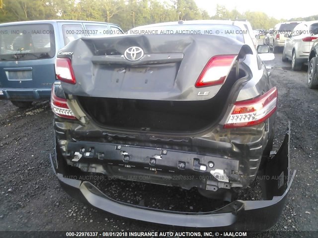 4T1BF3EK3BU220467 - 2011 TOYOTA CAMRY SE/LE/XLE ნაცრისფერი ფოტო 6