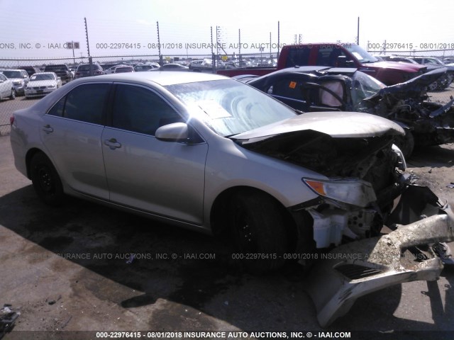 4T4BF1FK5ER351641 - 2014 TOYOTA CAMRY L/SE/LE/XLE SILVER photo 1