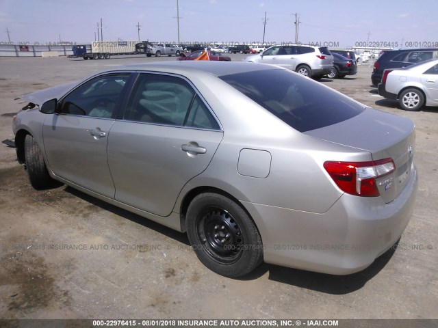 4T4BF1FK5ER351641 - 2014 TOYOTA CAMRY L/SE/LE/XLE SILVER photo 3