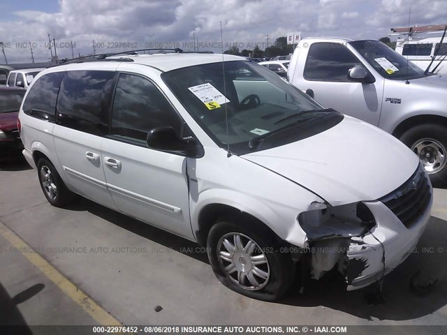 2C4GP54L65R241442 - 2005 CHRYSLER TOWN & COUNTRY TOURING WHITE photo 1