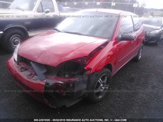 1FAHP31N77W192363 - 2007 FORD FOCUS ZX3/S/SE/SES RED photo 2