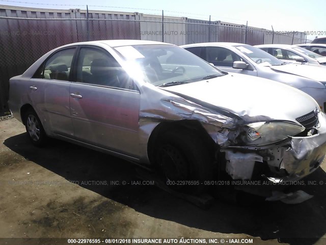 JTDBE32K430238979 - 2003 TOYOTA CAMRY LE/XLE SILVER photo 1