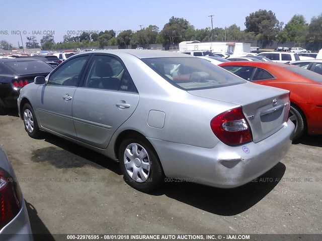 JTDBE32K430238979 - 2003 TOYOTA CAMRY LE/XLE SILVER photo 3