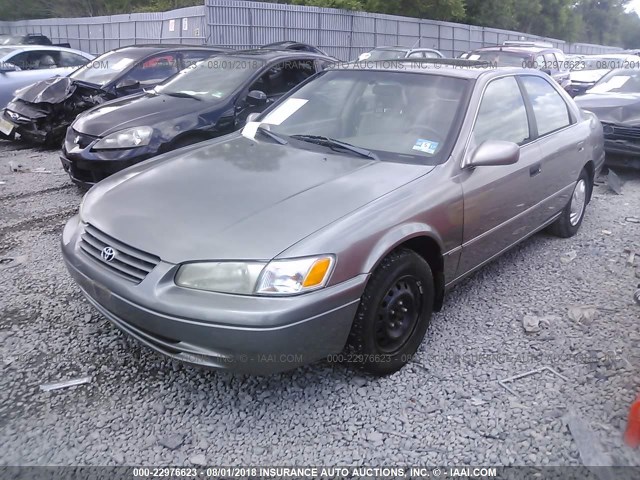 4T1BG22K0WU375642 - 1998 TOYOTA CAMRY CE/LE/XLE 棕色 照片 2