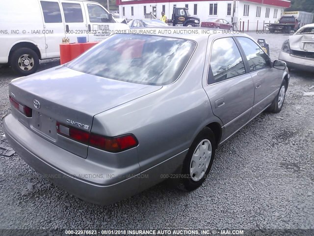 4T1BG22K0WU375642 - 1998 TOYOTA CAMRY CE/LE/XLE 棕色 照片 4