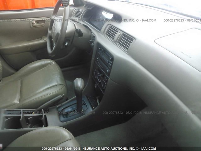 4T1BG22K0WU375642 - 1998 TOYOTA CAMRY CE/LE/XLE 棕色 照片 5